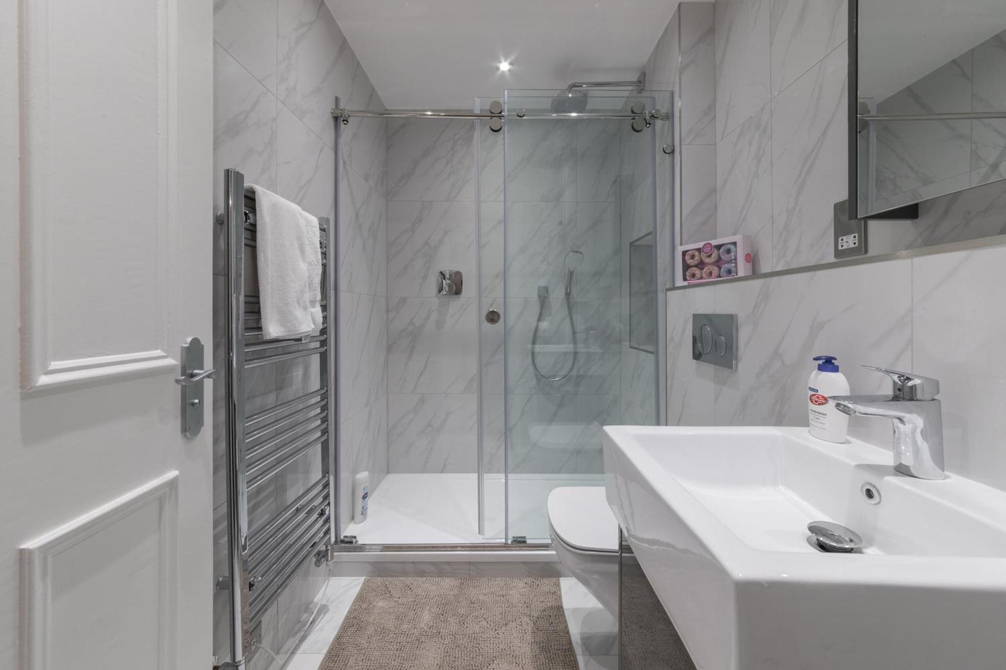 Luxury 3 Bedroom Duplex With Pool Table - 4hs * Londen