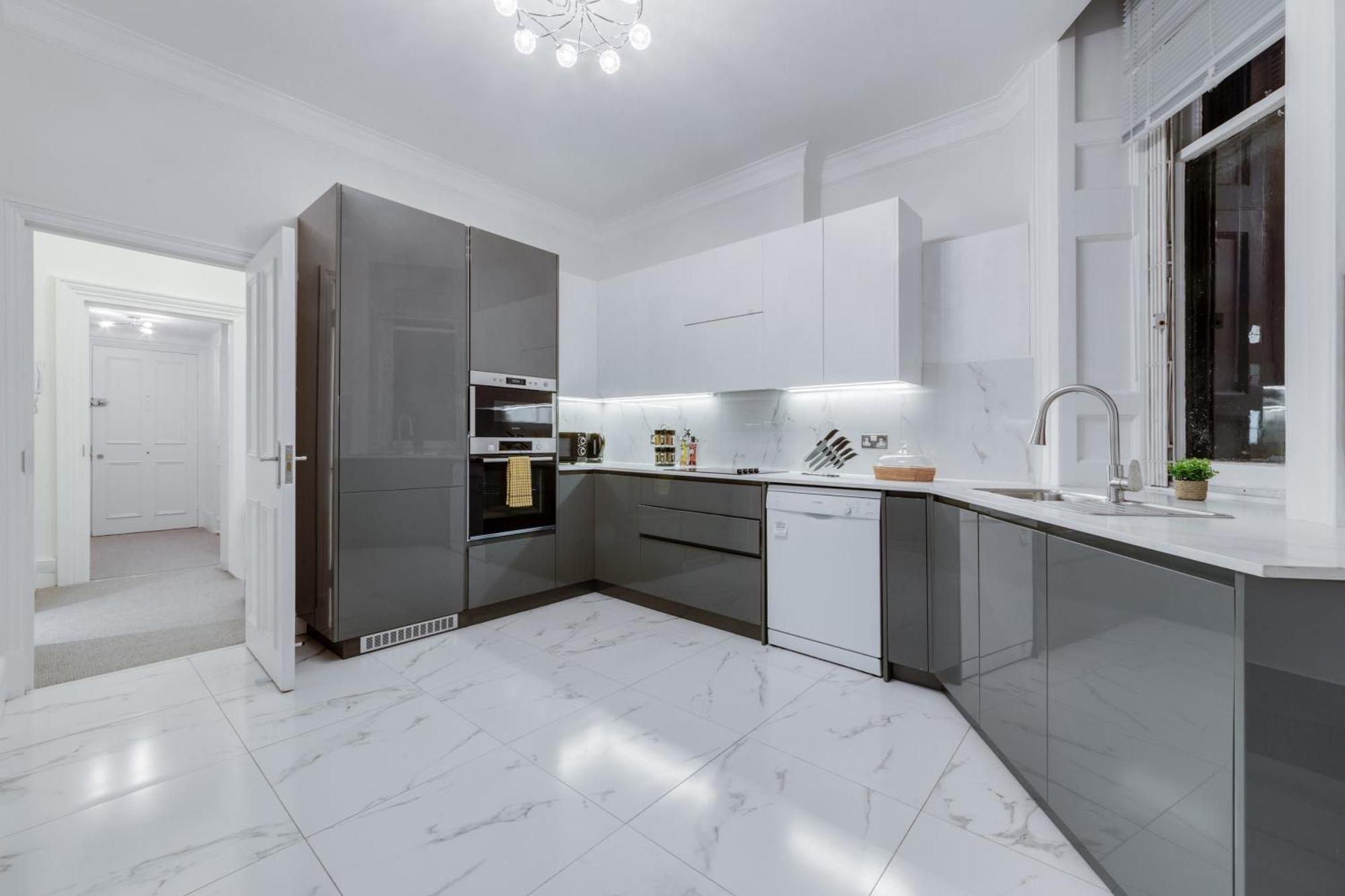 Luxury 3 Bedroom Duplex With Pool Table - 4hs Londen