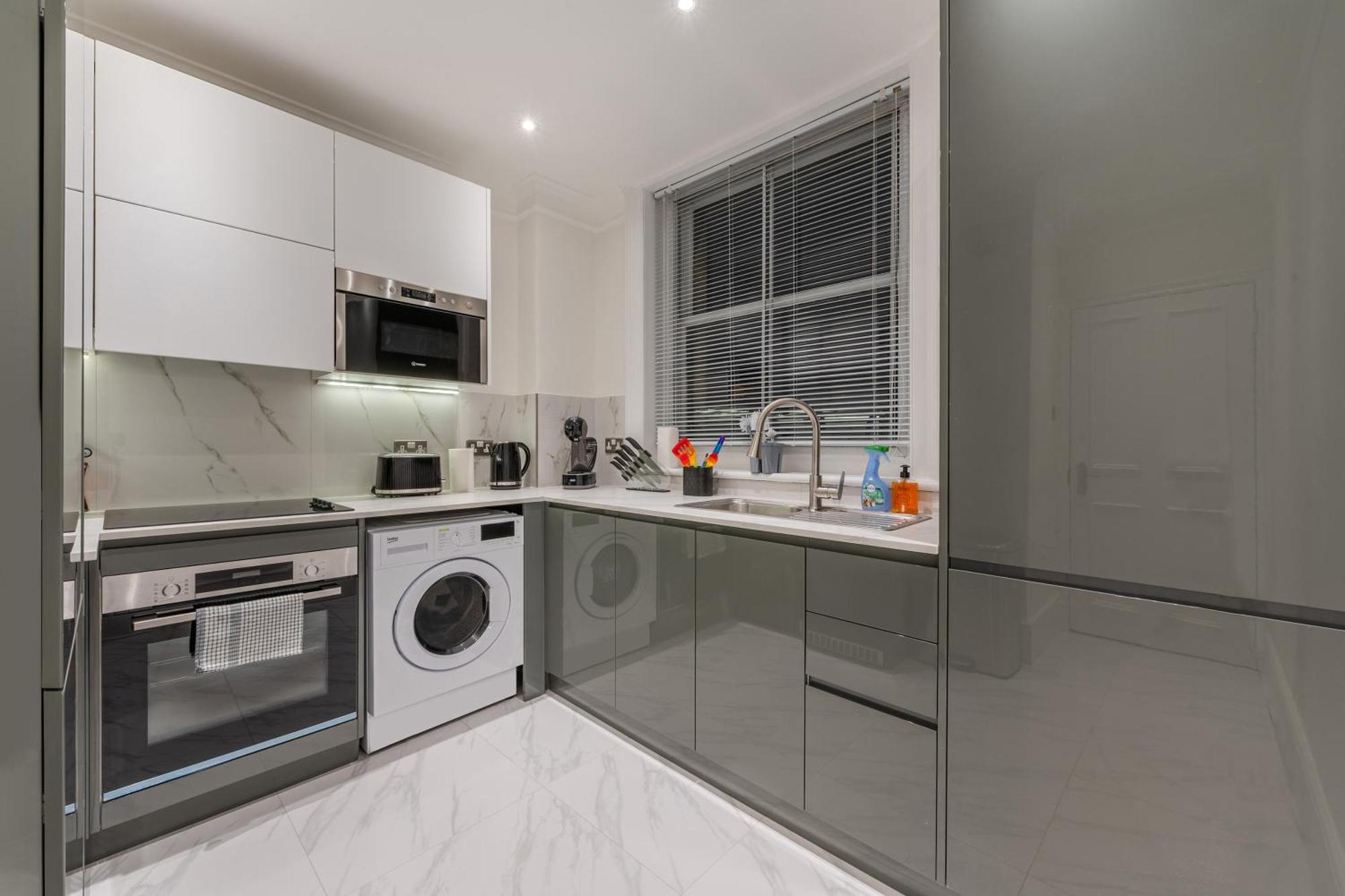 Modern Luxury 3bed 3bathroom Retreat 6hs Apartment