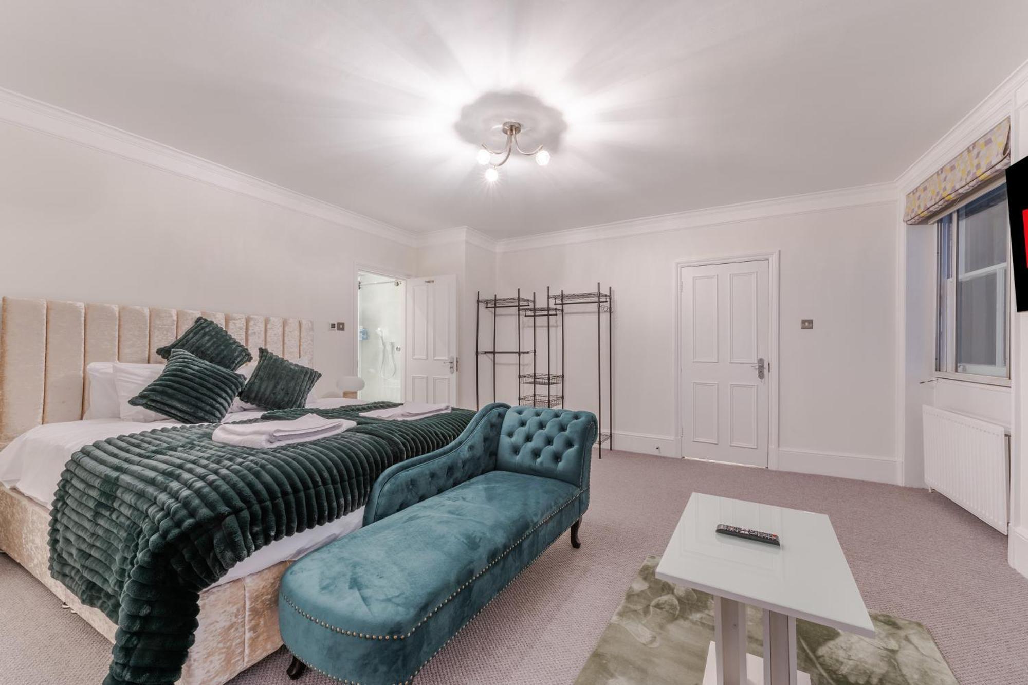 Modern Luxury 3bed 3bathroom Retreat 6hs Apartment
