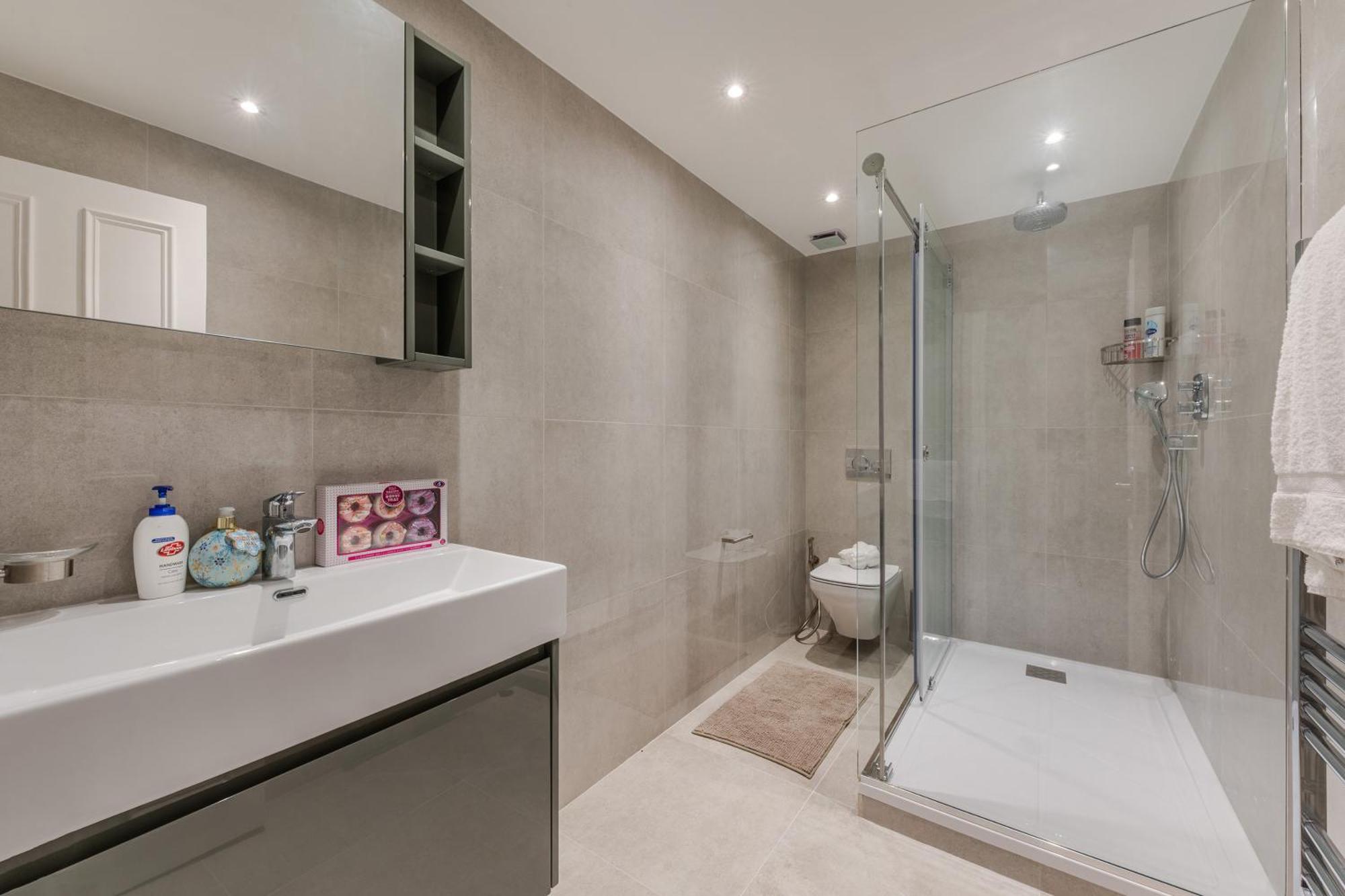 Modern Luxury 3bed 3bathroom Retreat 6hs Londen