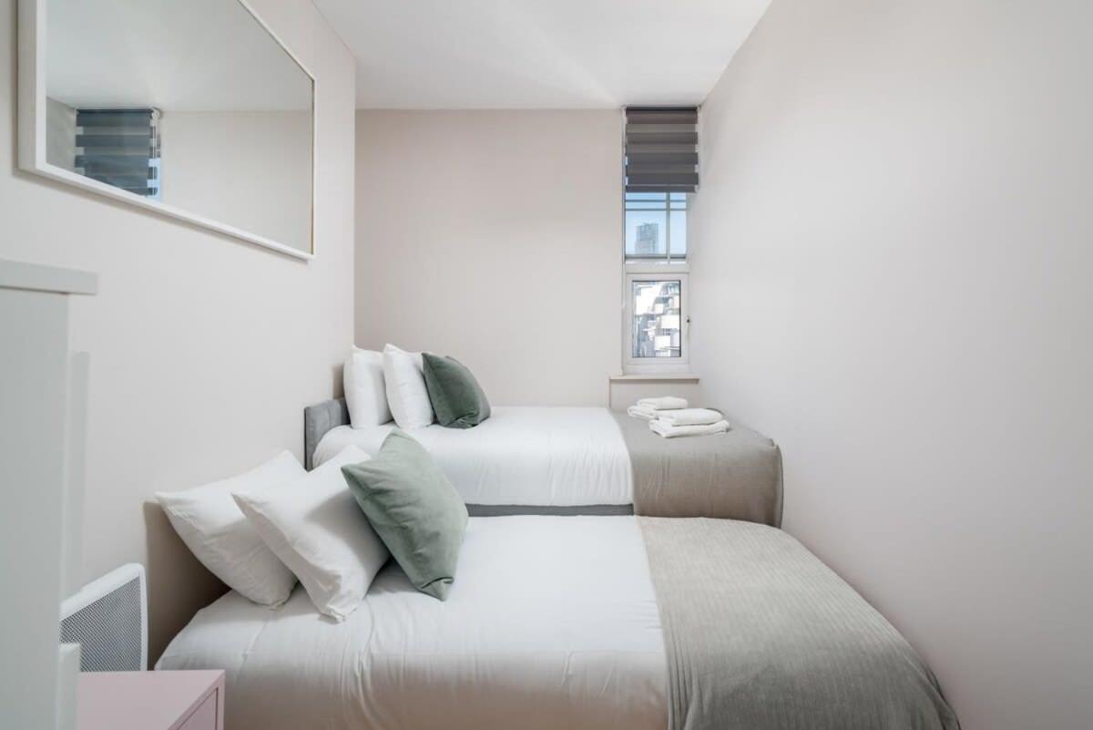 City Of Lovely Two Bedroom Lägenhet London
