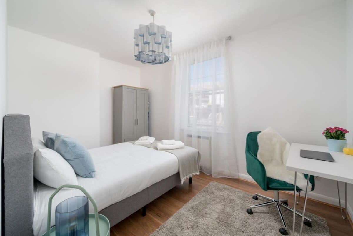 City Of Lovely Two Bedroom Lägenhet London