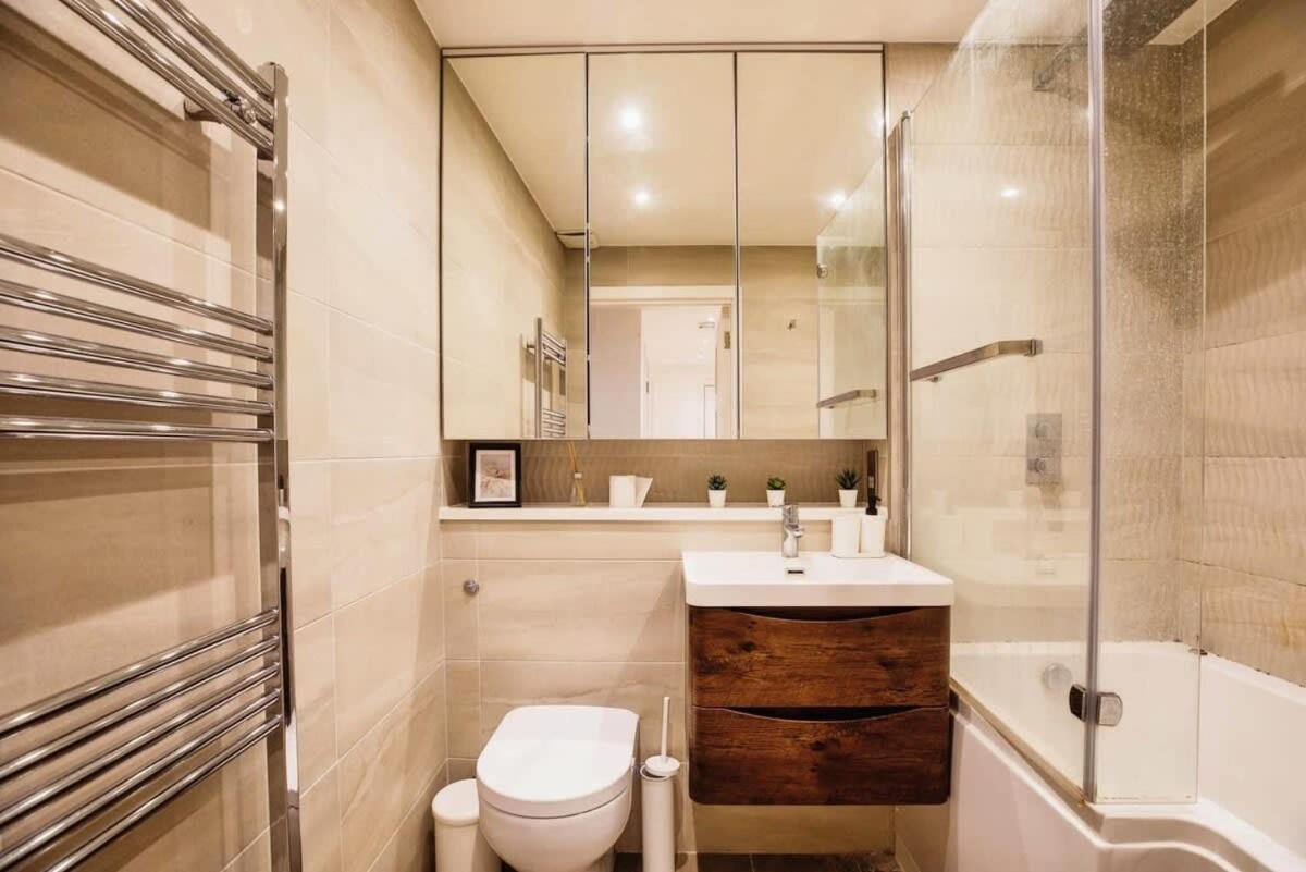 Modern 2br Flat Style And Comfort Combined Apartment London