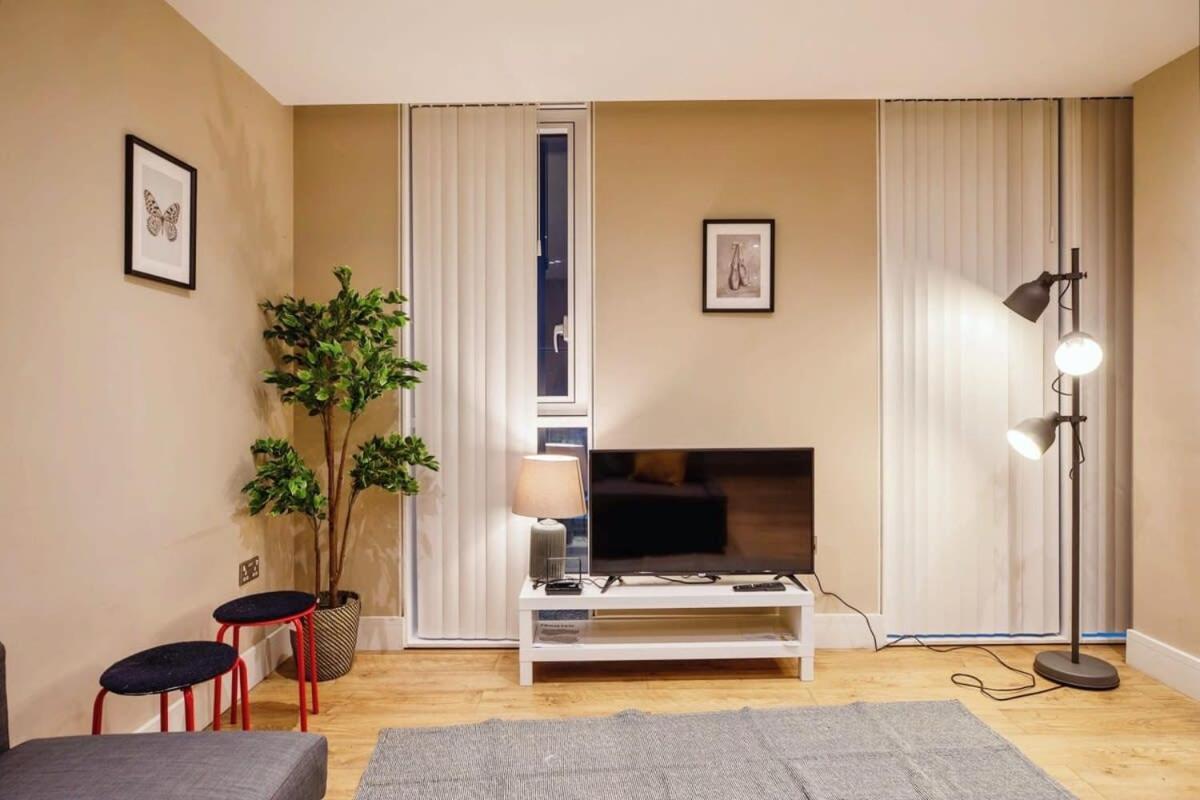 Modern 2br Flat Style And Comfort Combined Apartment London