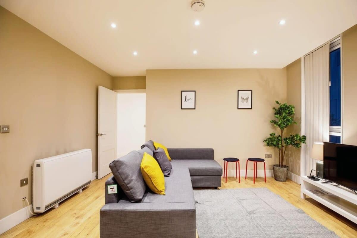 Modern 2br Flat Style And Comfort Combined Apartment