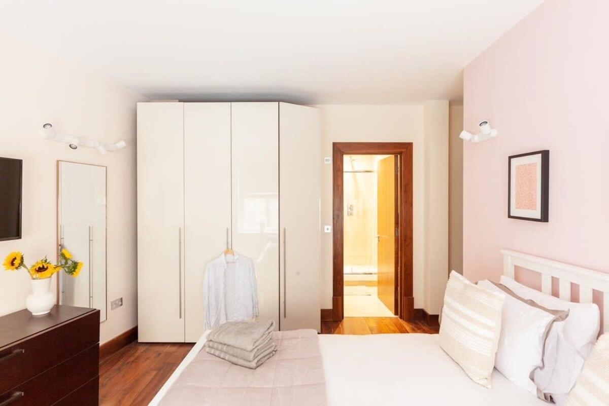 Appartamento Modern And Comfortable Air-conditioned 2br Flat Londra