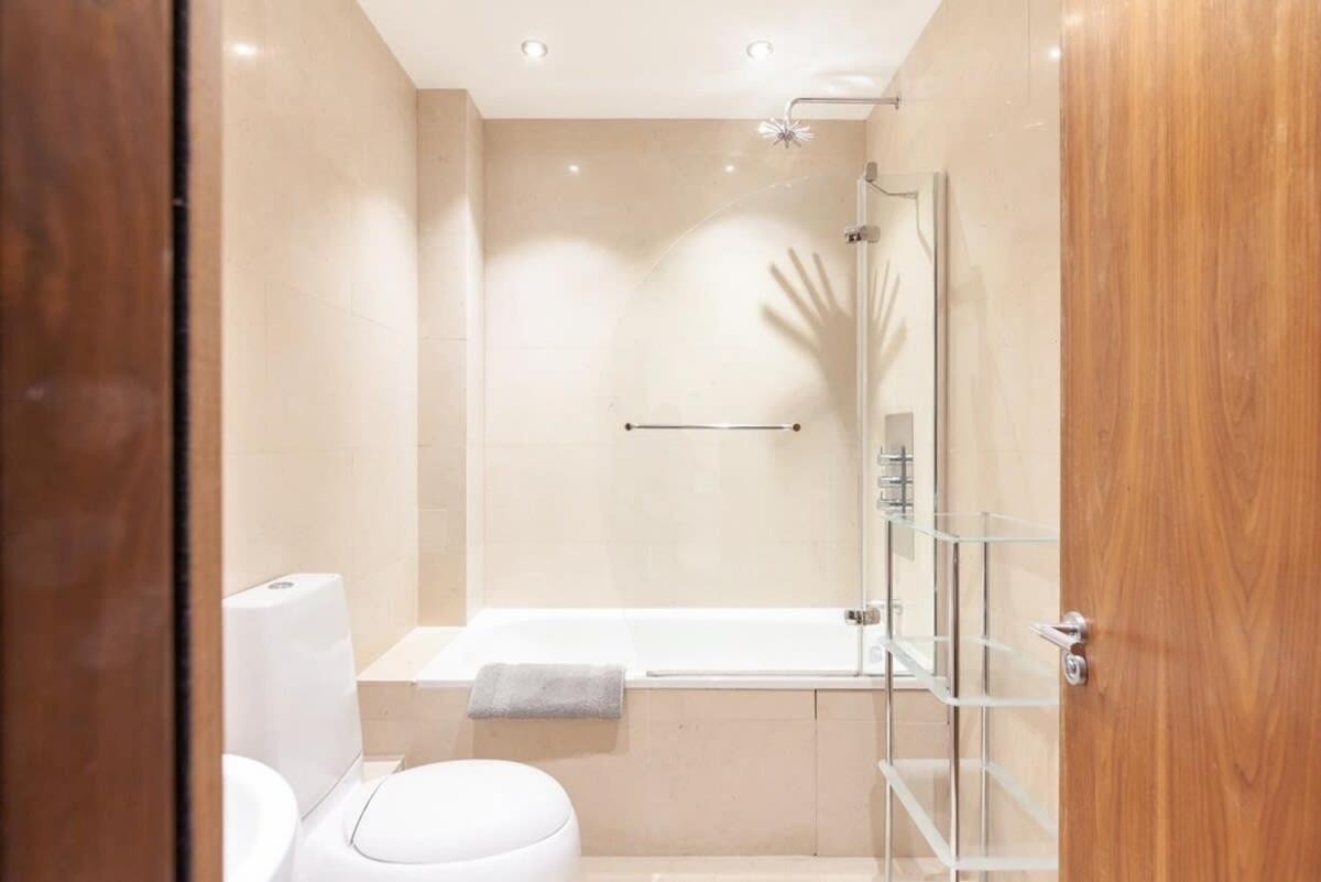 Modern And Comfortable Air-conditioned 2br Flat Londra