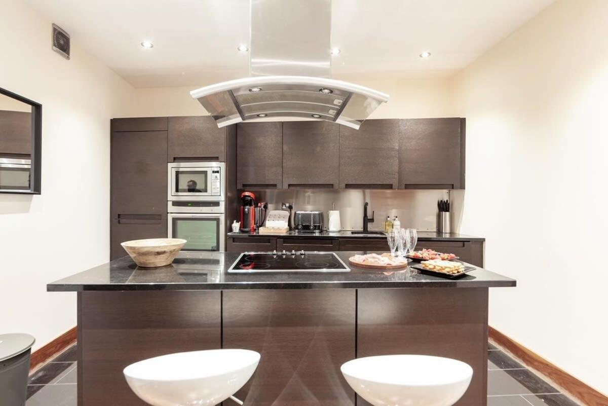 Modern And Comfortable Air-conditioned 2br Flat Appartamento