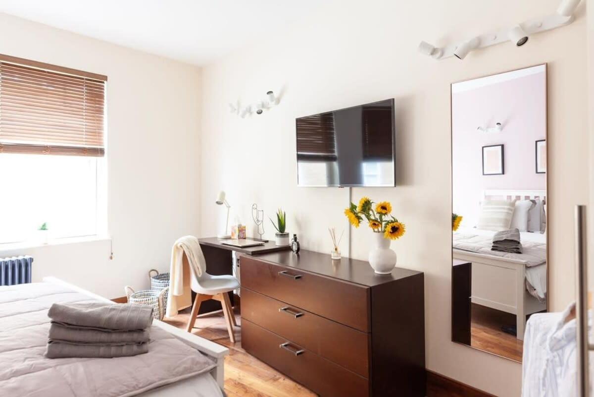 Appartamento Modern And Comfortable Air-conditioned 2br Flat Londra