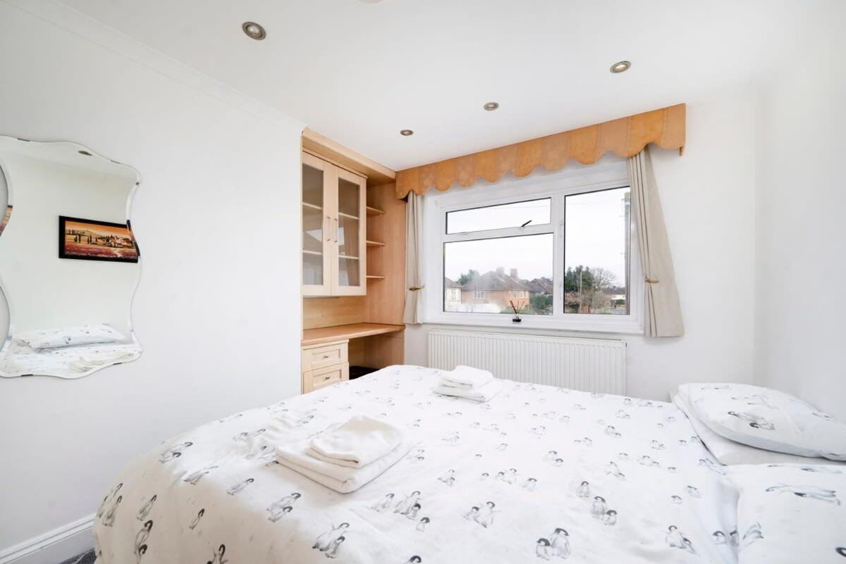 Chic 3br - Eats And Sights Closeby London