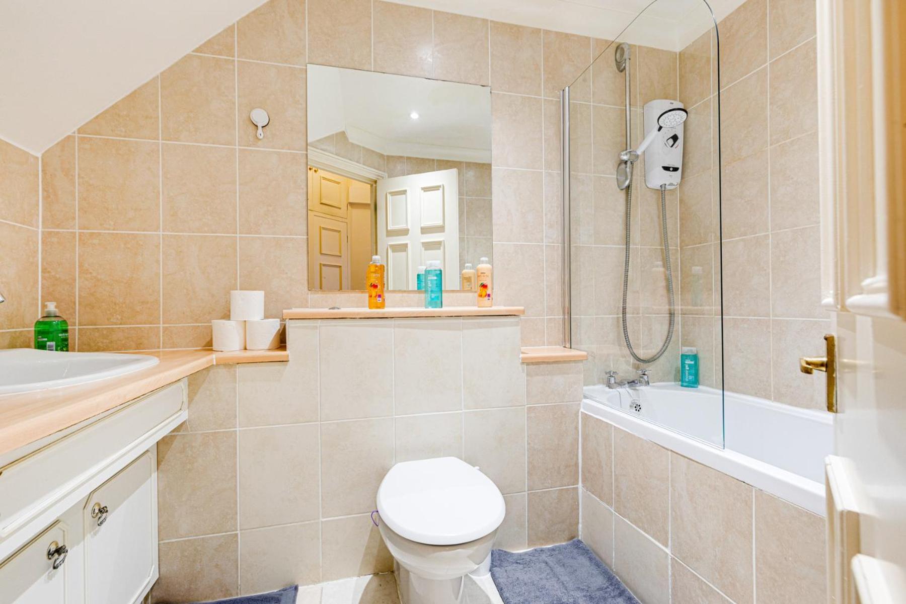 Luxstay2 Earls Court - Sleeps Up To 8 * Londen