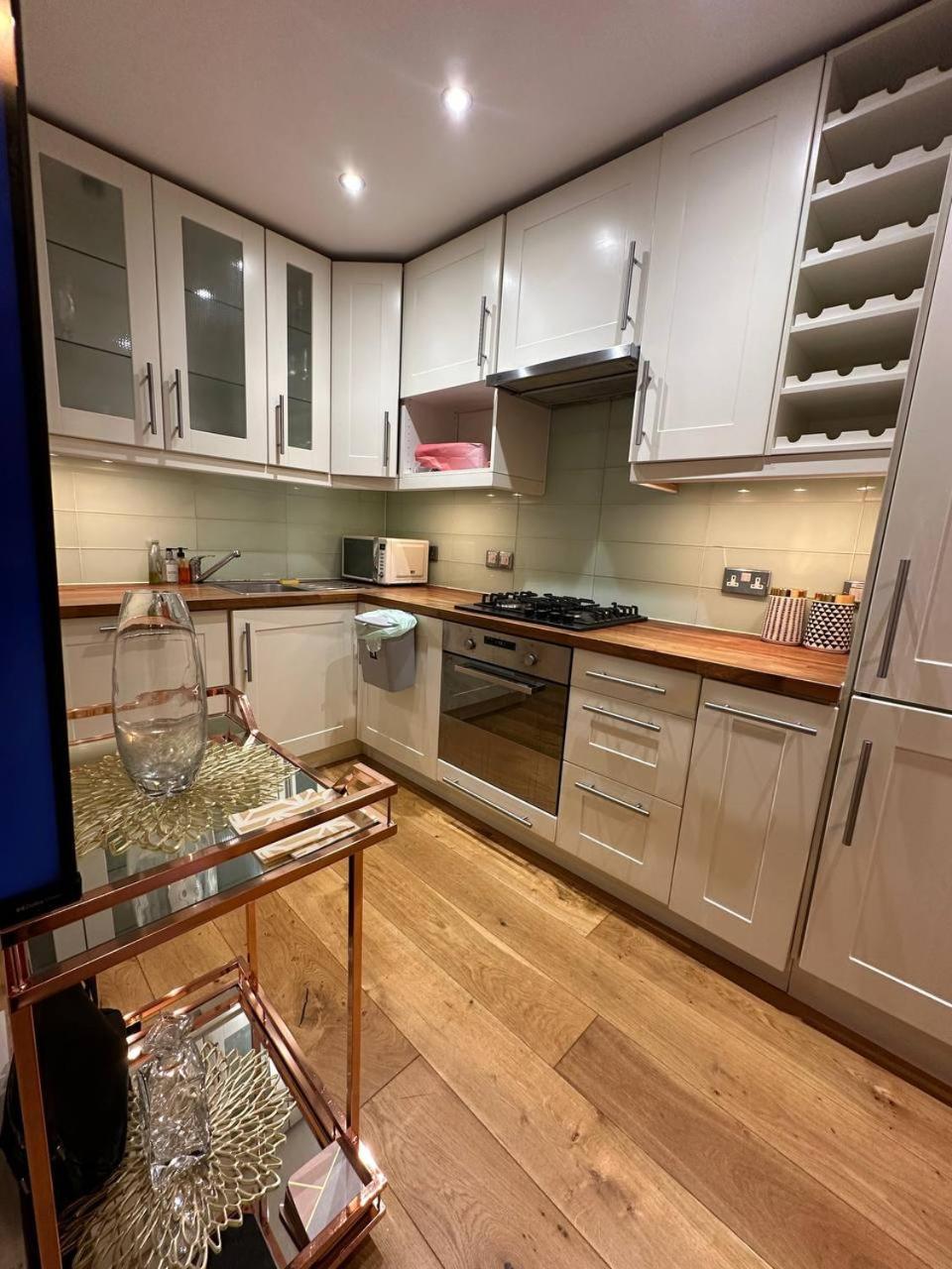 Cozy And Comfy Flat In Earls Court Leilighet