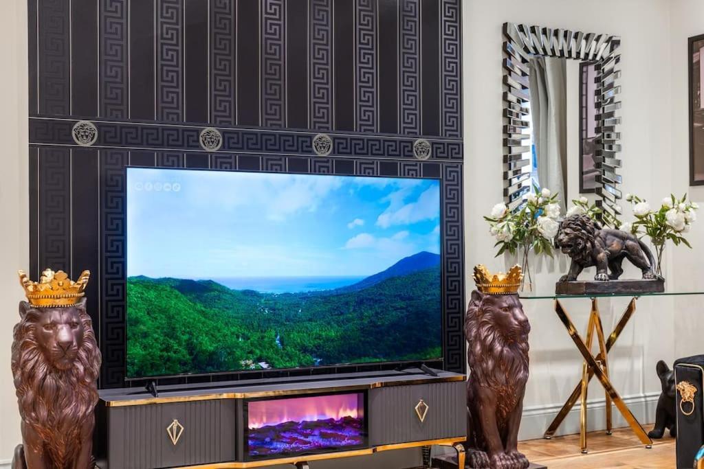 Lejlighed 2 Bed / 2 Bath Versace In Knightsbridge *