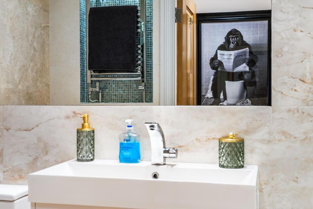 Apartment 2 Bed / 2 Bath Versace In Knightsbridge