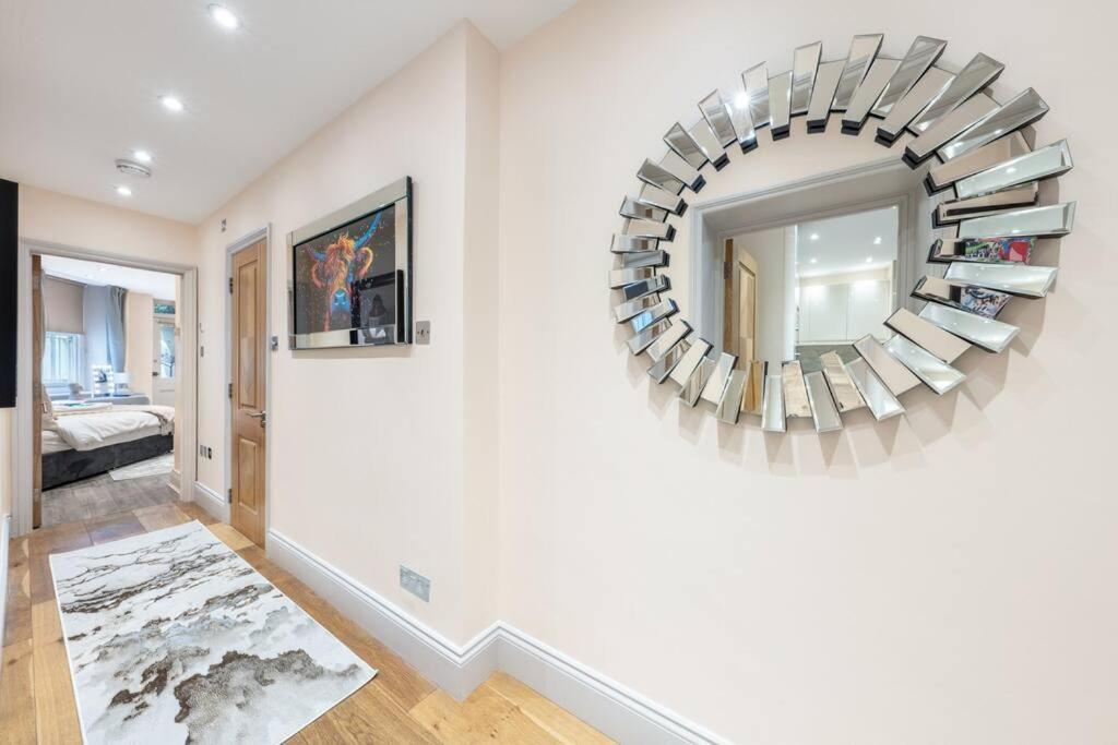 Lejlighed 2 Bed / 2 Bath Versace In Knightsbridge