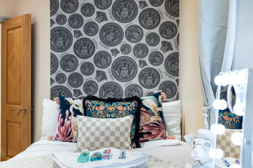 Lejlighed 2 Bed / 2 Bath Versace In Knightsbridge London