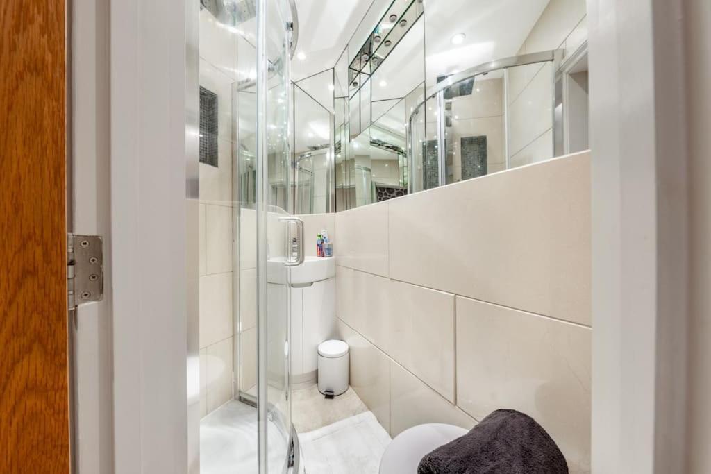 Lejlighed 2 Bed / 2 Bath Versace In Knightsbridge