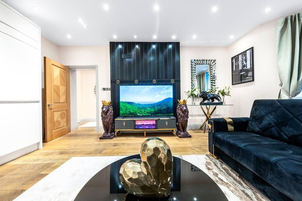 2 Bed / 2 Bath Versace In Knightsbridge Lejlighed *
