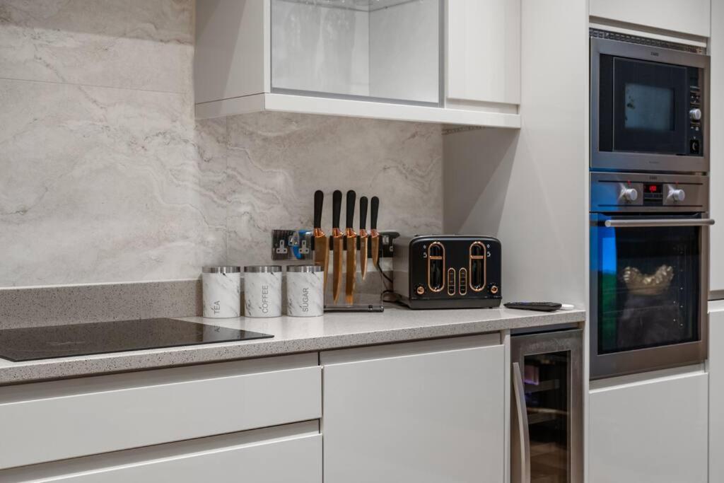 Lejlighed 2 Bed / 2 Bath Versace In Knightsbridge London