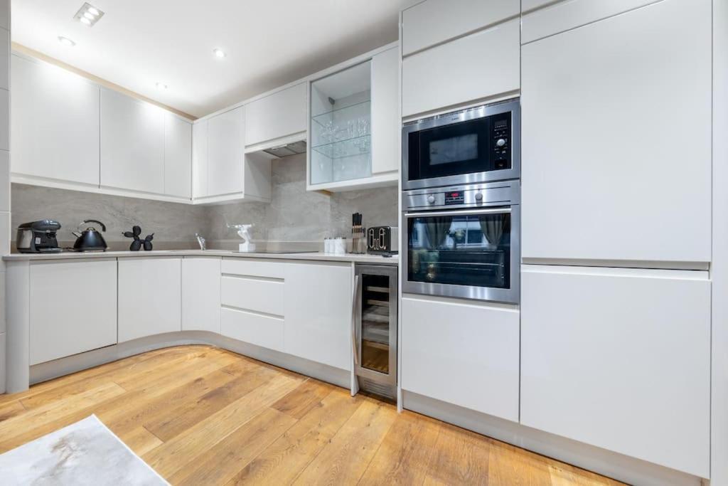 Lejlighed 2 Bed / 2 Bath Versace In Knightsbridge
