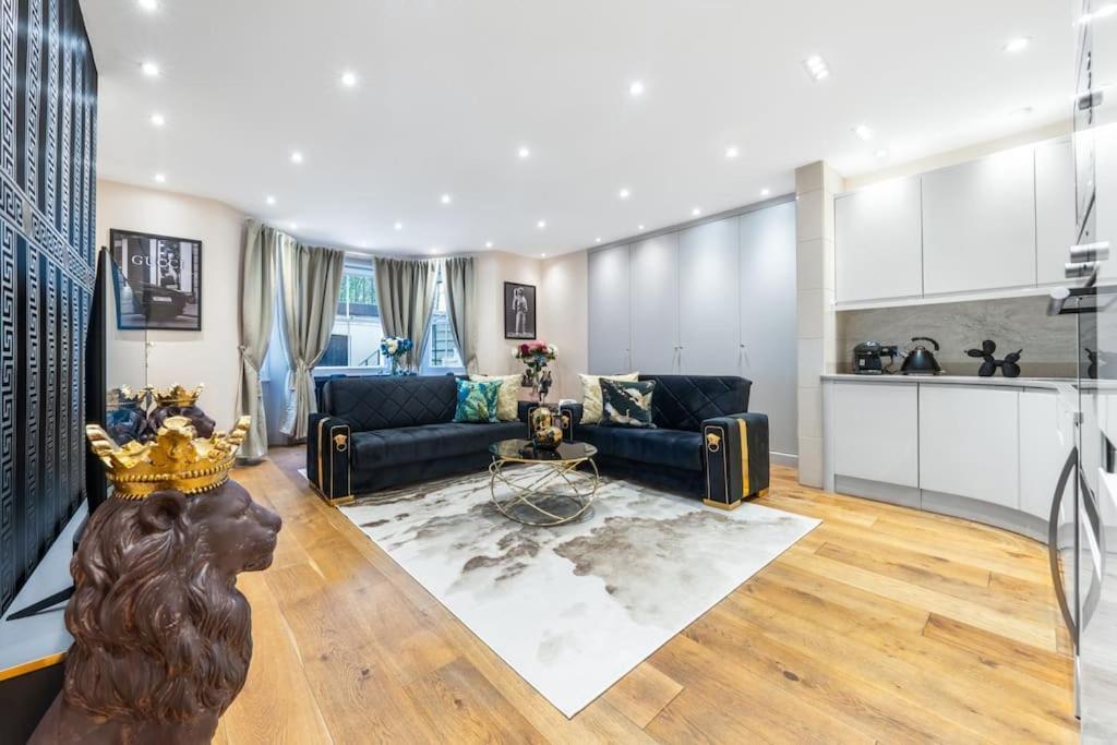 Lejlighed 2 Bed / 2 Bath Versace In Knightsbridge *