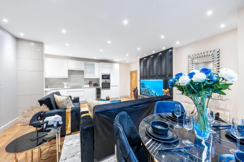 2 Bed / 2 Bath Versace In Knightsbridge Lejlighed *