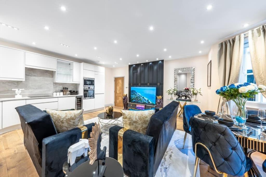 2 Bed / 2 Bath Versace In Knightsbridge Lejlighed London