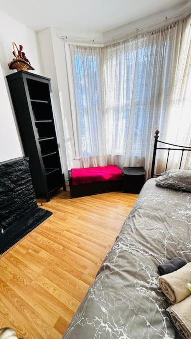 3 Bed House East * Londres