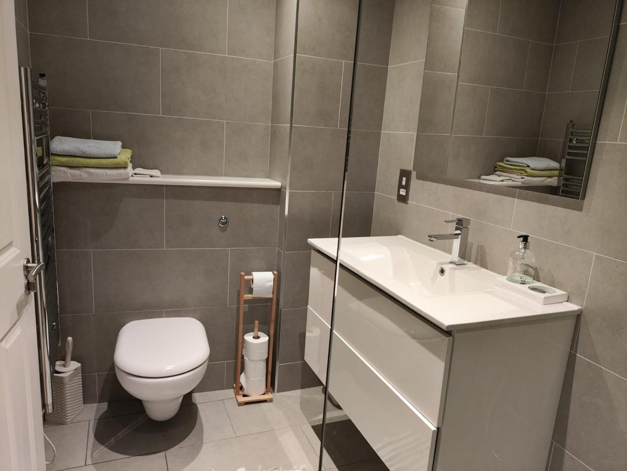 2/3 Bedroom Flat, Chelsea Free Parking Londen