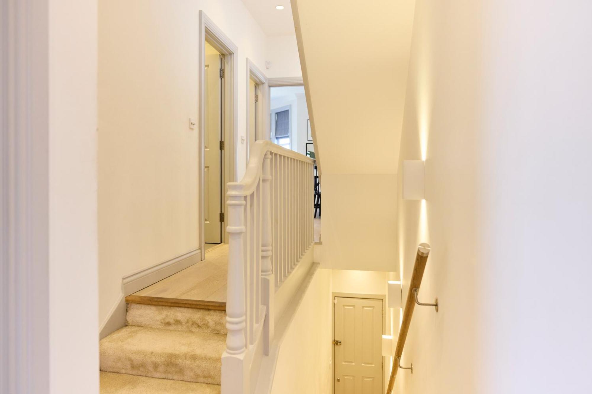 The Leghorn Quarters - Modern 3bdr With Balcony Apartment London