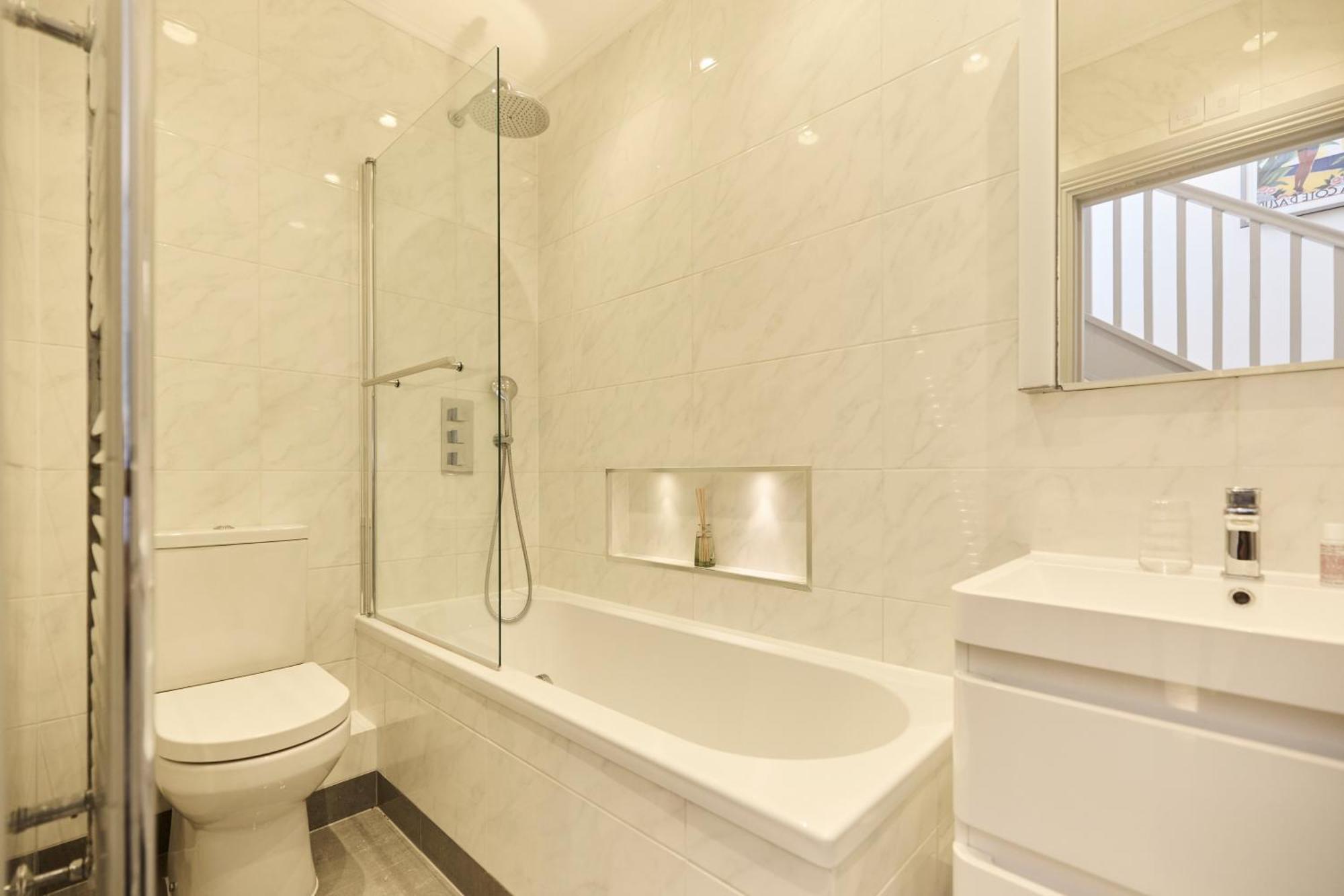 Apartment The Leghorn Quarters - Modern 3bdr With Balcony London