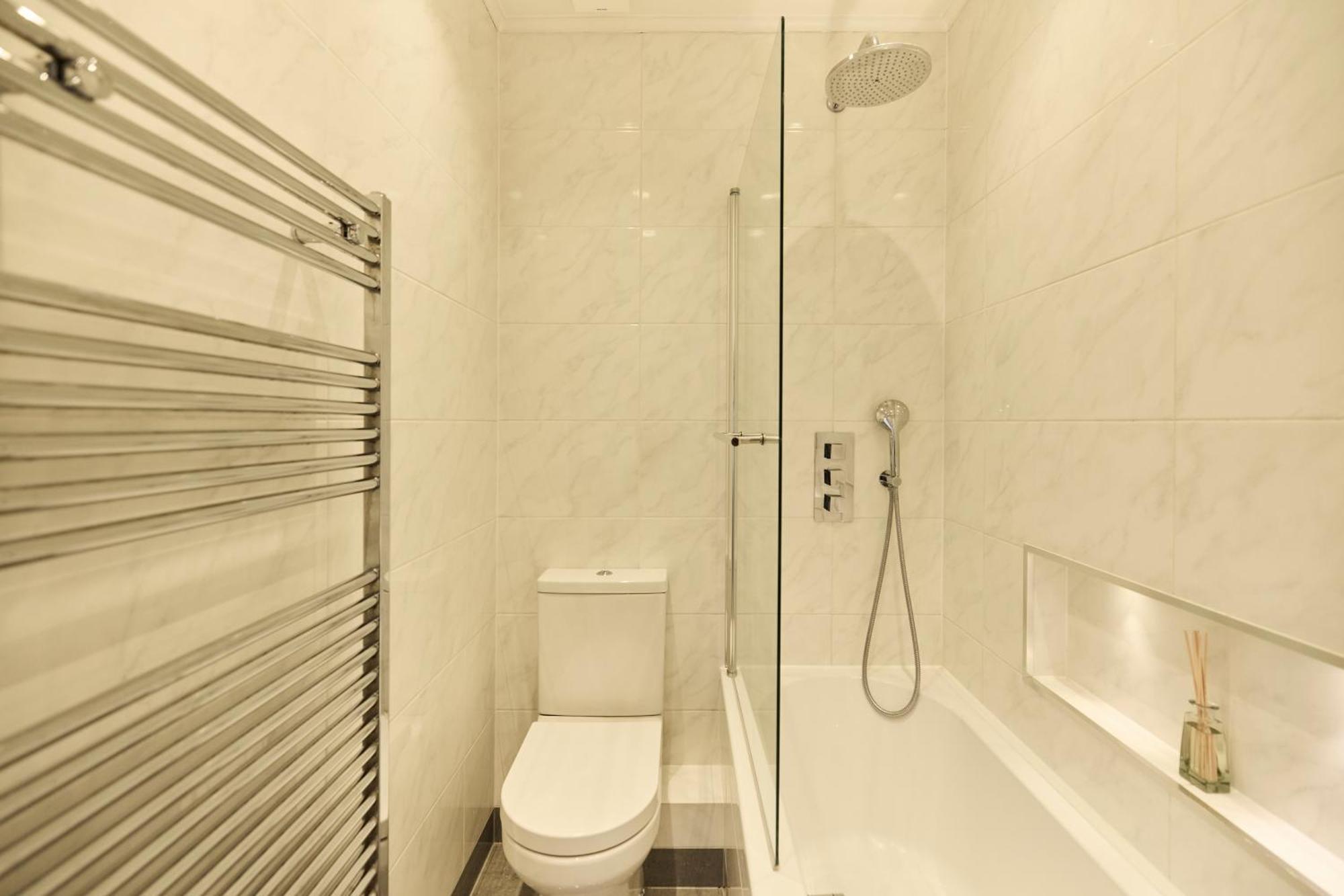 The Leghorn Quarters - Modern 3bdr With Balcony Apartment