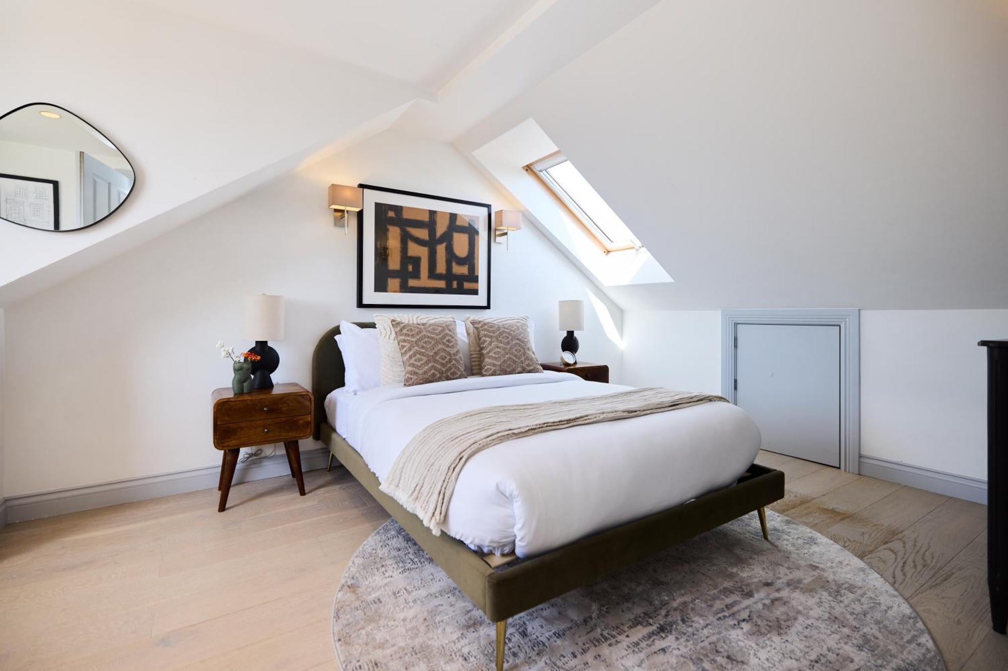 The Leghorn Quarters - Modern 3bdr With Balcony London