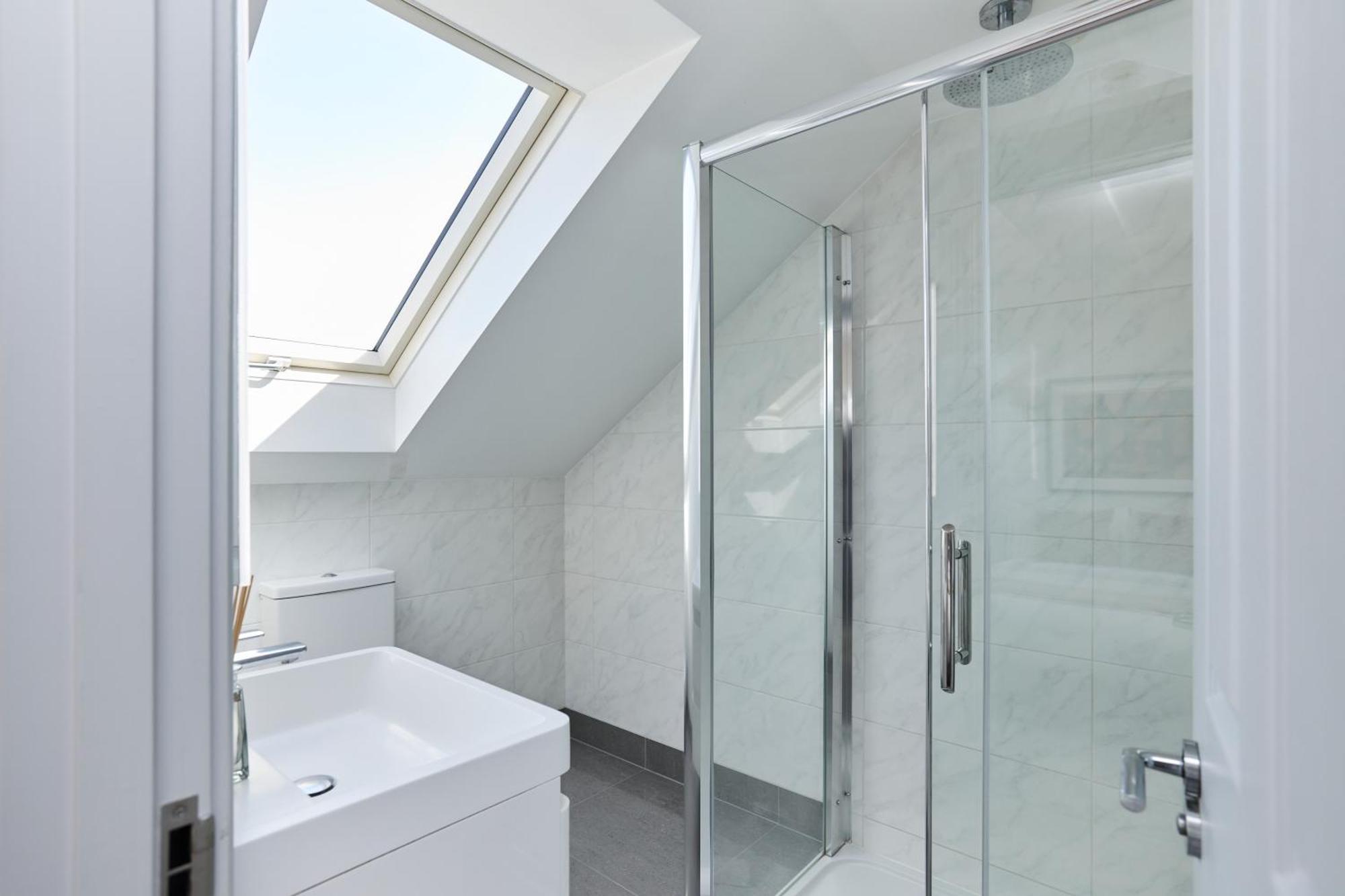 The Leghorn Quarters - Modern 3bdr With Balcony Apartment