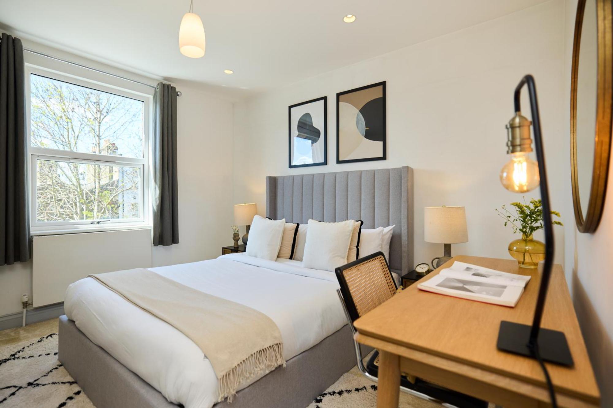 The Leghorn Quarters - Modern 3bdr With Balcony * London