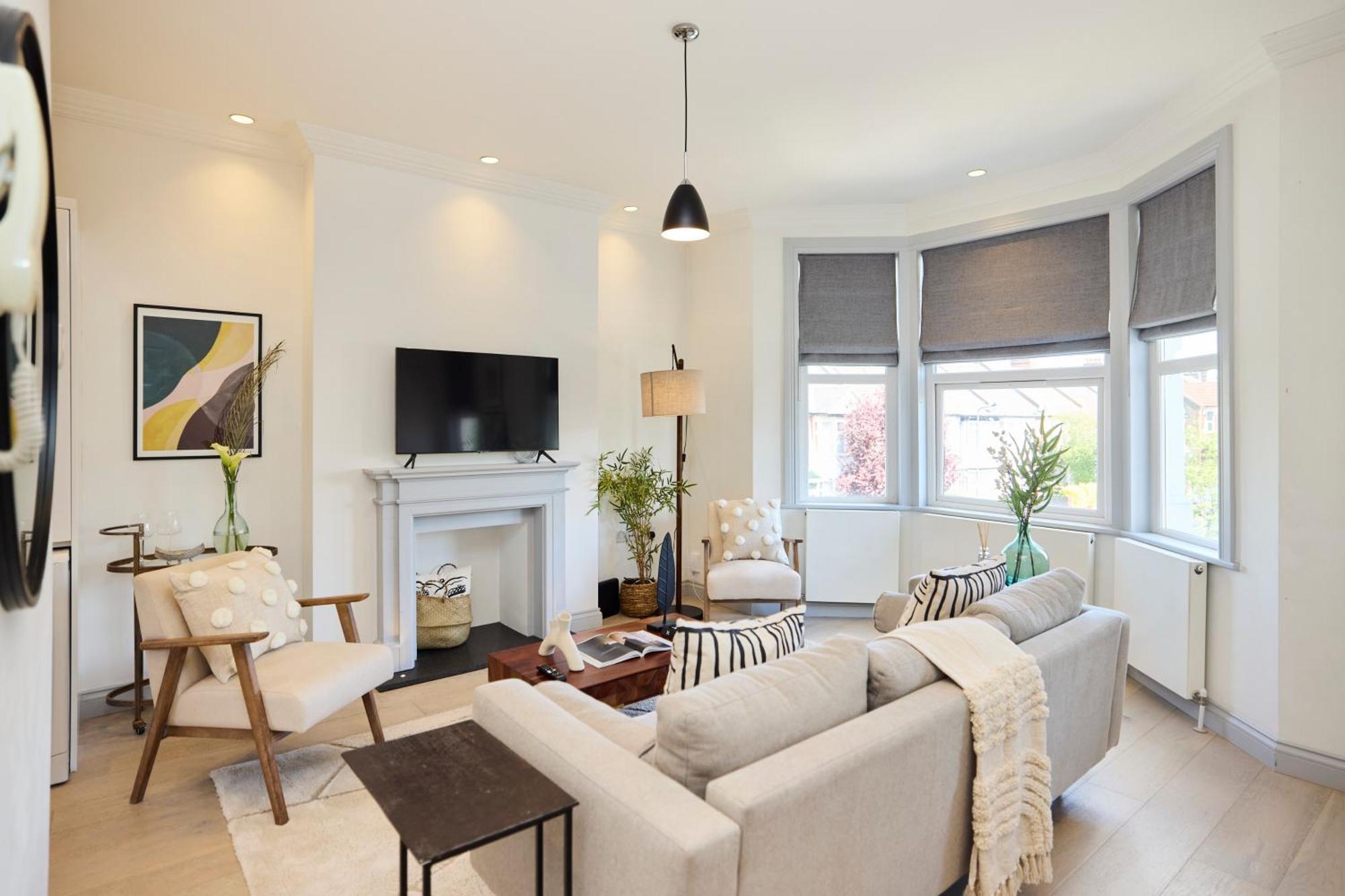 The Leghorn Quarters - Modern 3bdr With Balcony * London