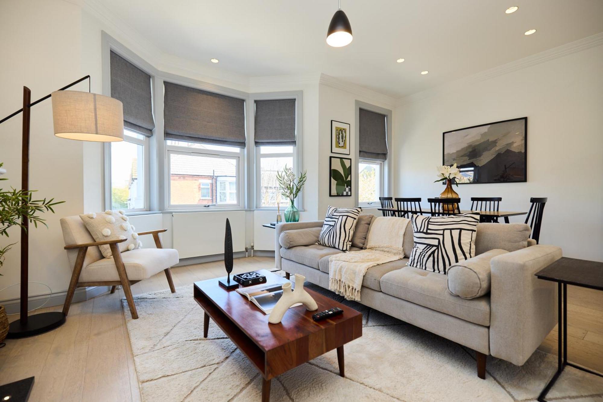 The Leghorn Quarters - Modern 3bdr With Balcony Apartment