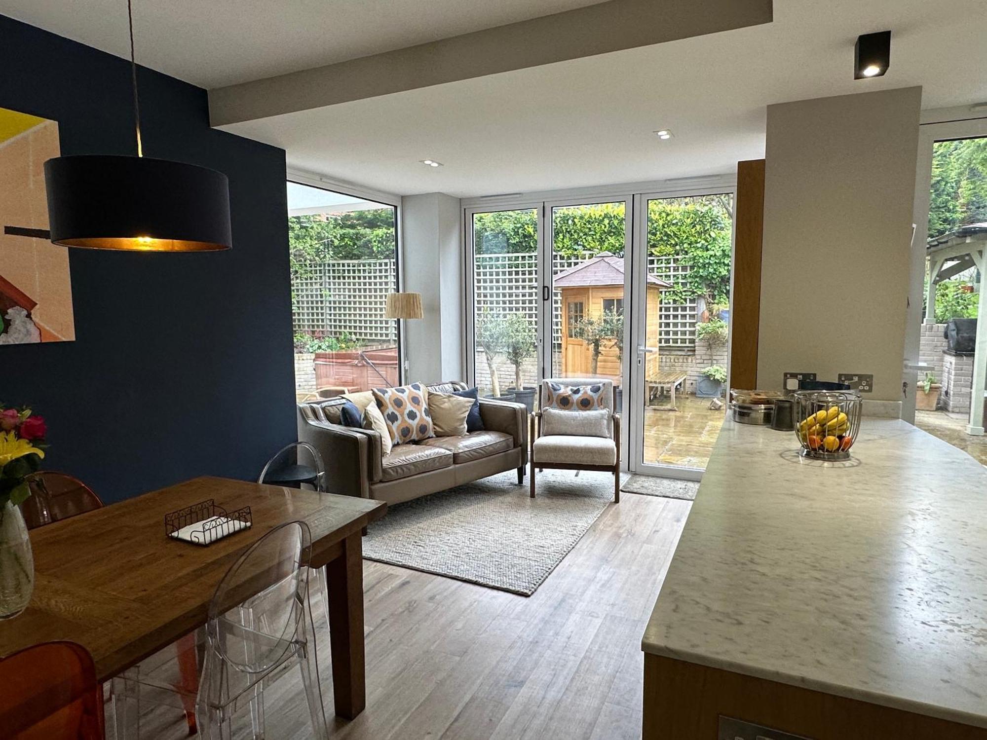 Ferienhaus Wimbledon Tennis House With Hot Tub; 4 Minute Walk London