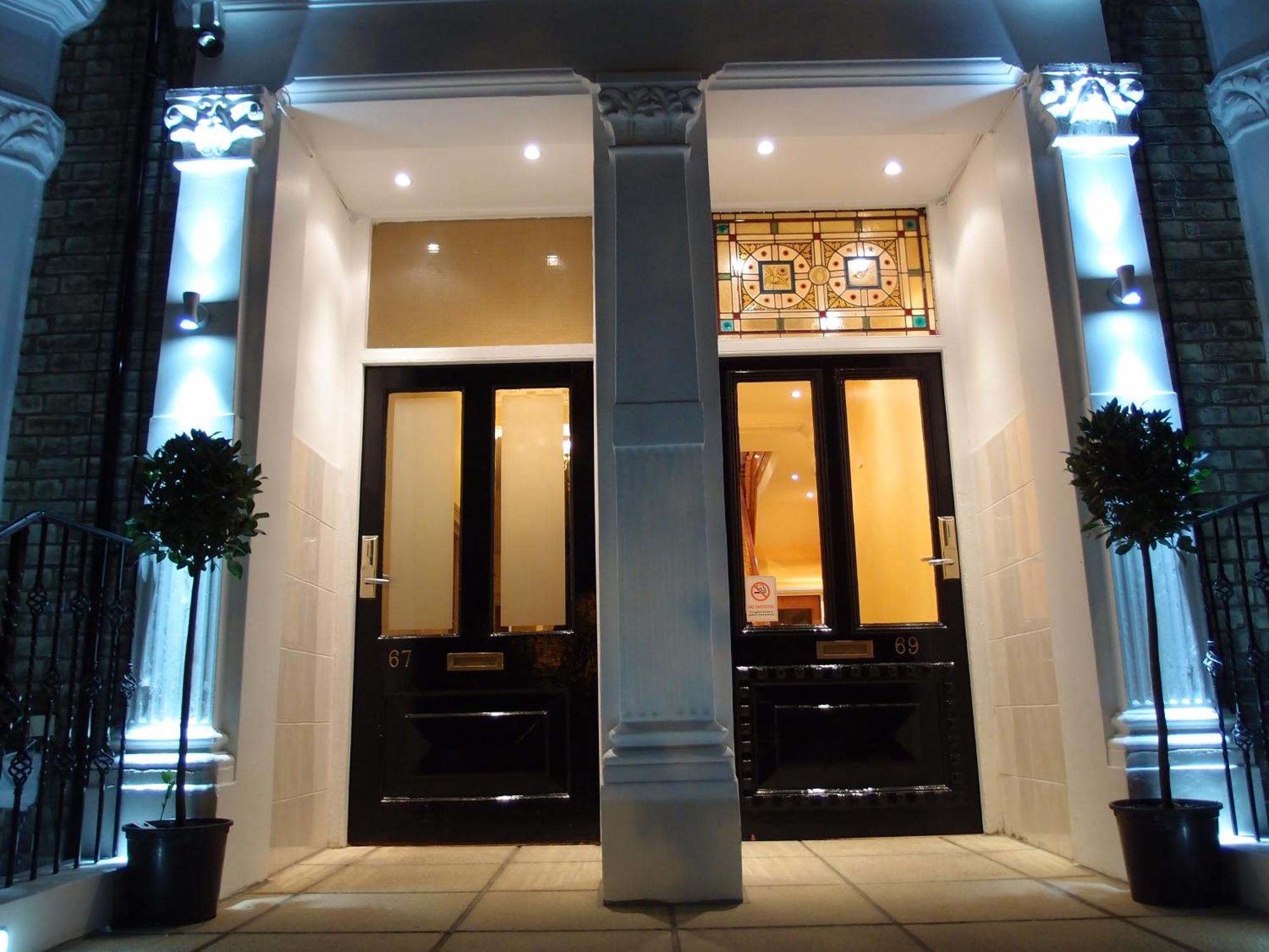 Hotel 65