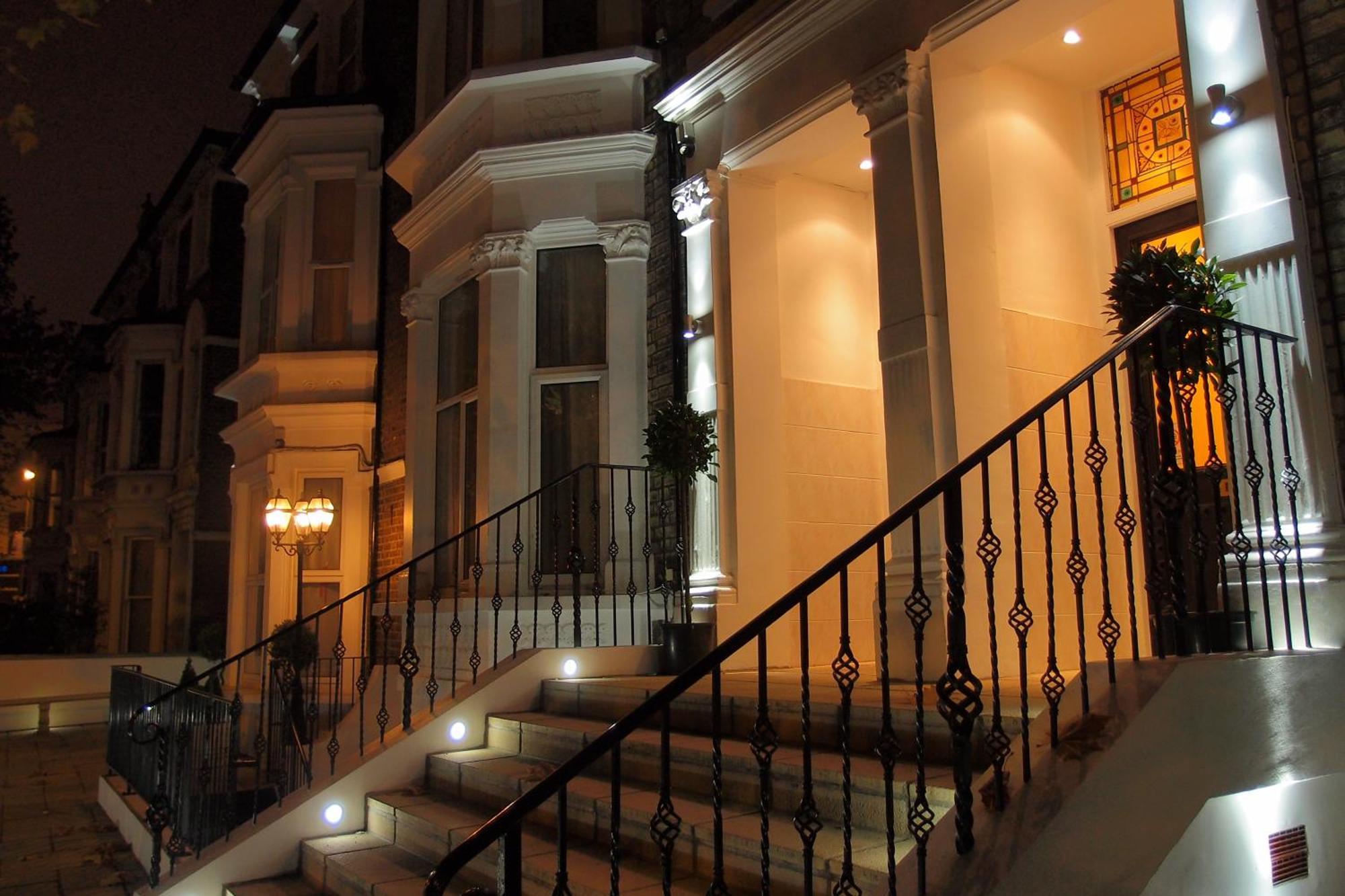 Hotel 65