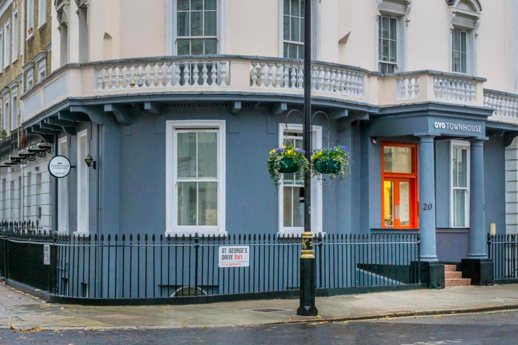 Oyo Townhouse New England, Victoria London