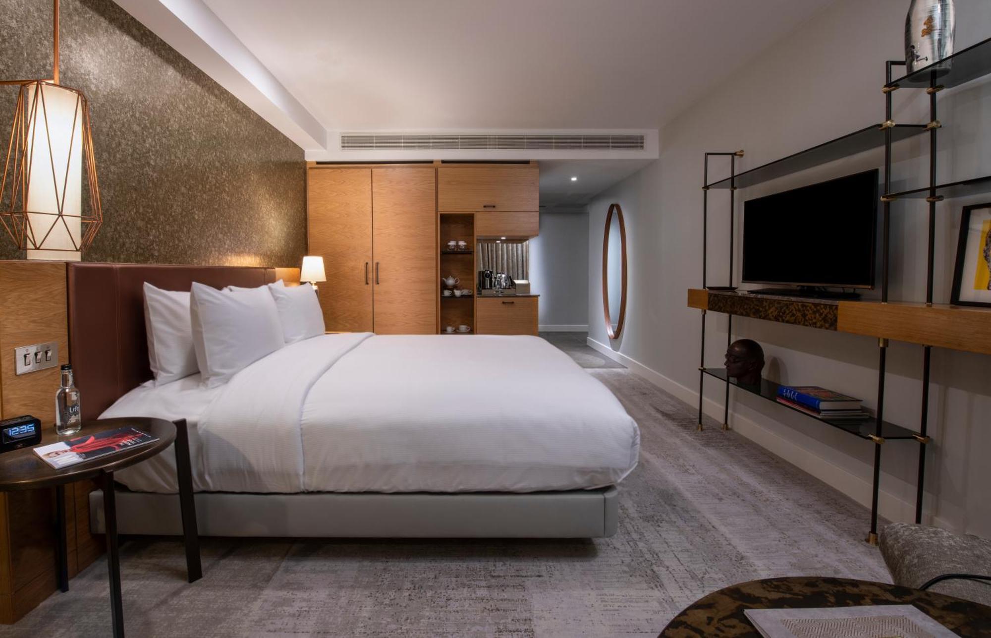 Lincoln Plaza London, Curio Collection By Hilton London