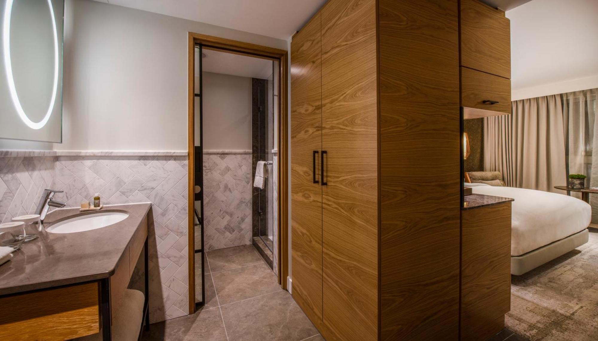 Hotel Lincoln Plaza London, Curio Collection By Hilton London