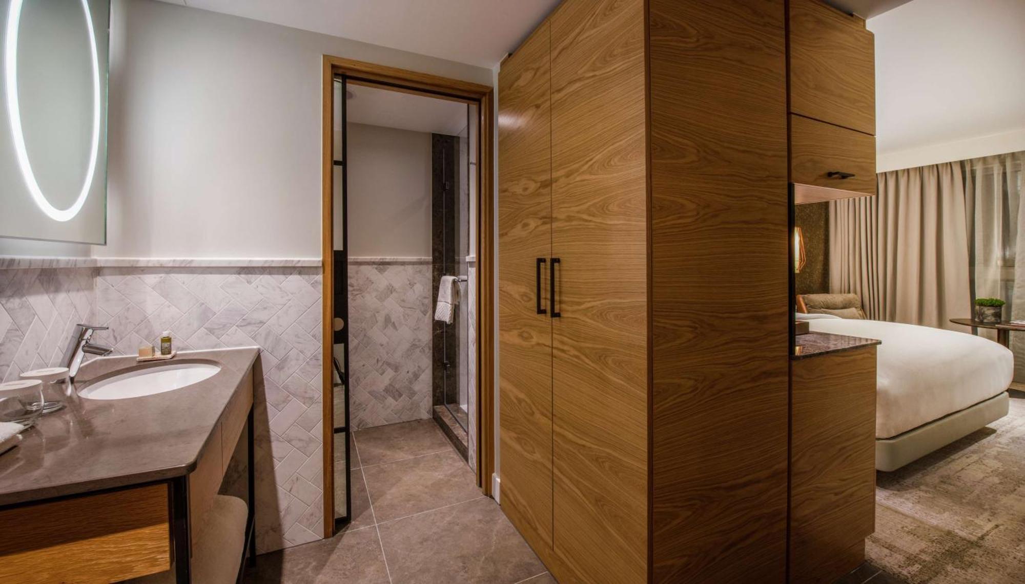 Hotel Lincoln Plaza London, Curio Collection By Hilton 4*