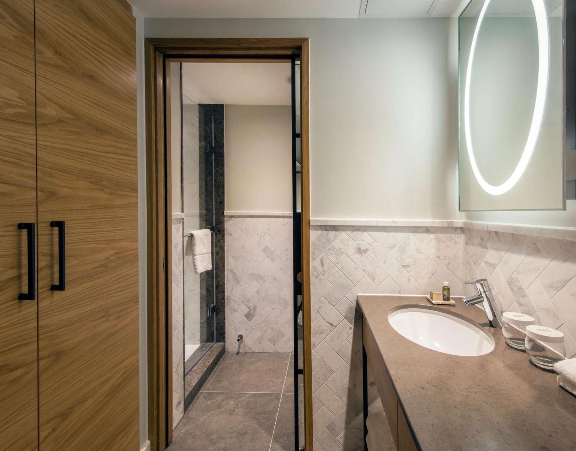 Hotel Lincoln Plaza London, Curio Collection By Hilton