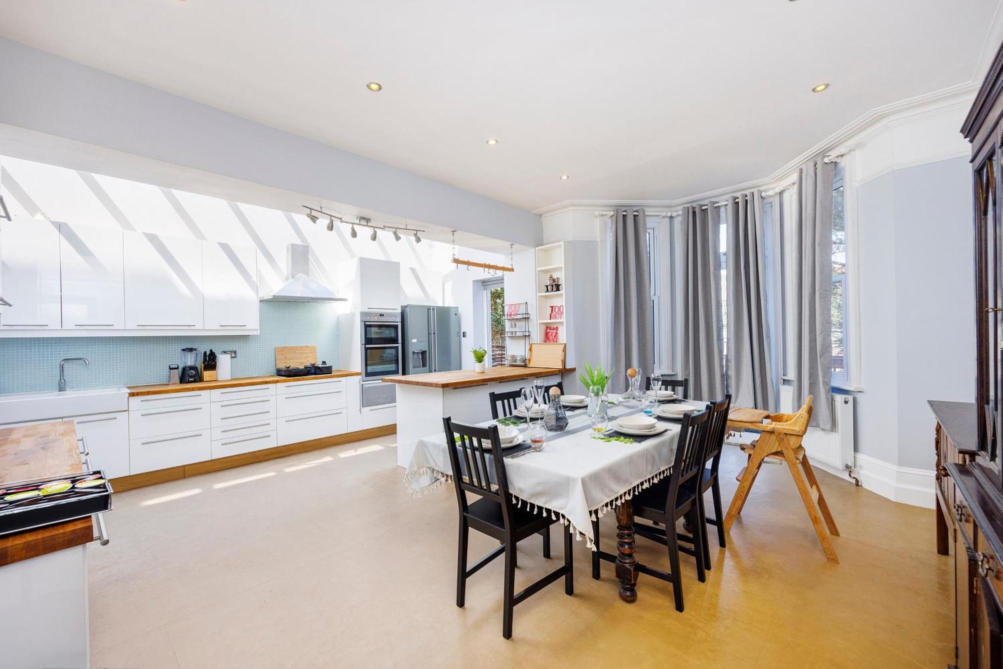 Vakantiehuis 6 Bedroom House By Av Acton Sleeps 11 Free Parking Londen