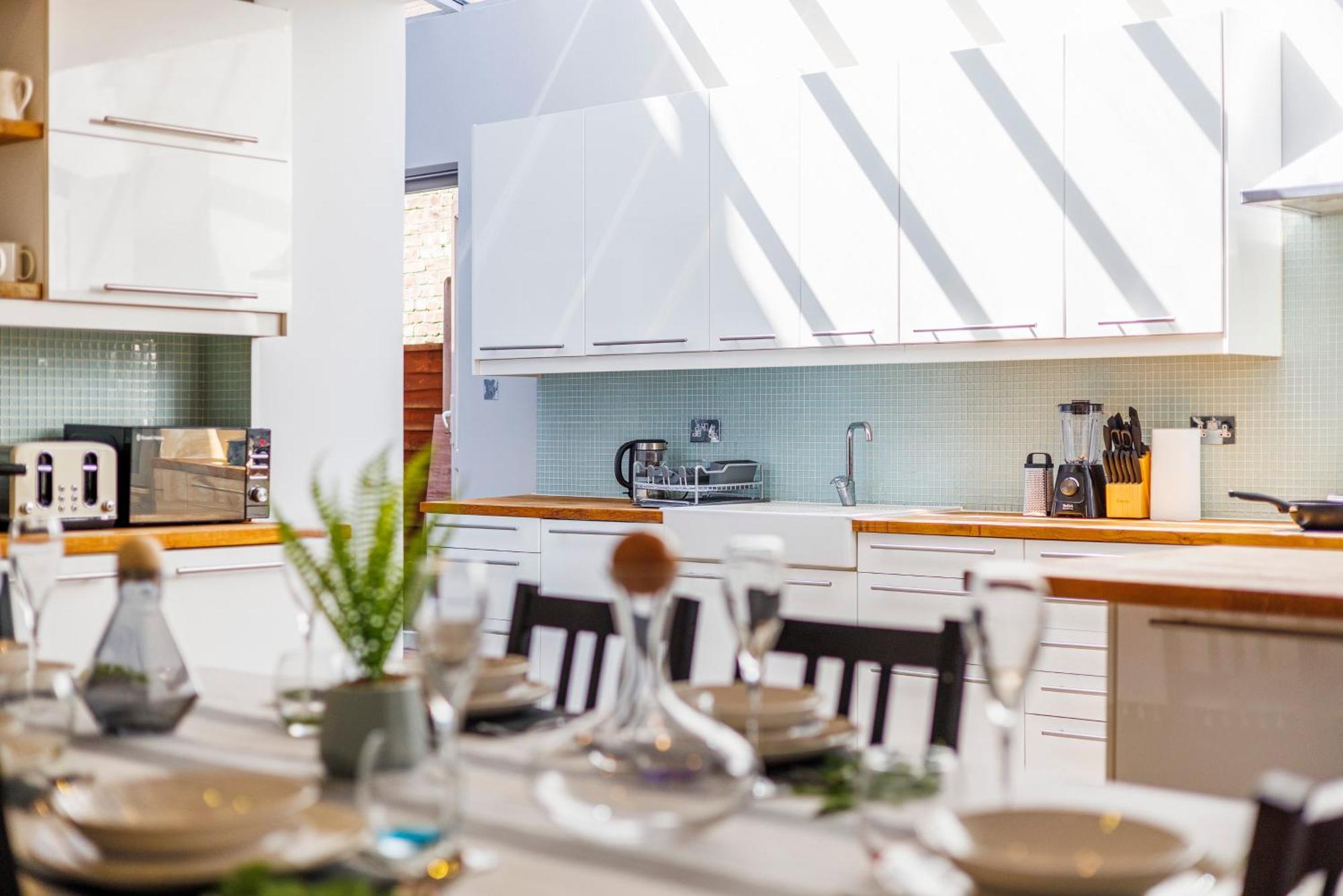 Vakantiehuis 6 Bedroom House By Av Acton Sleeps 11 Free Parking Londen