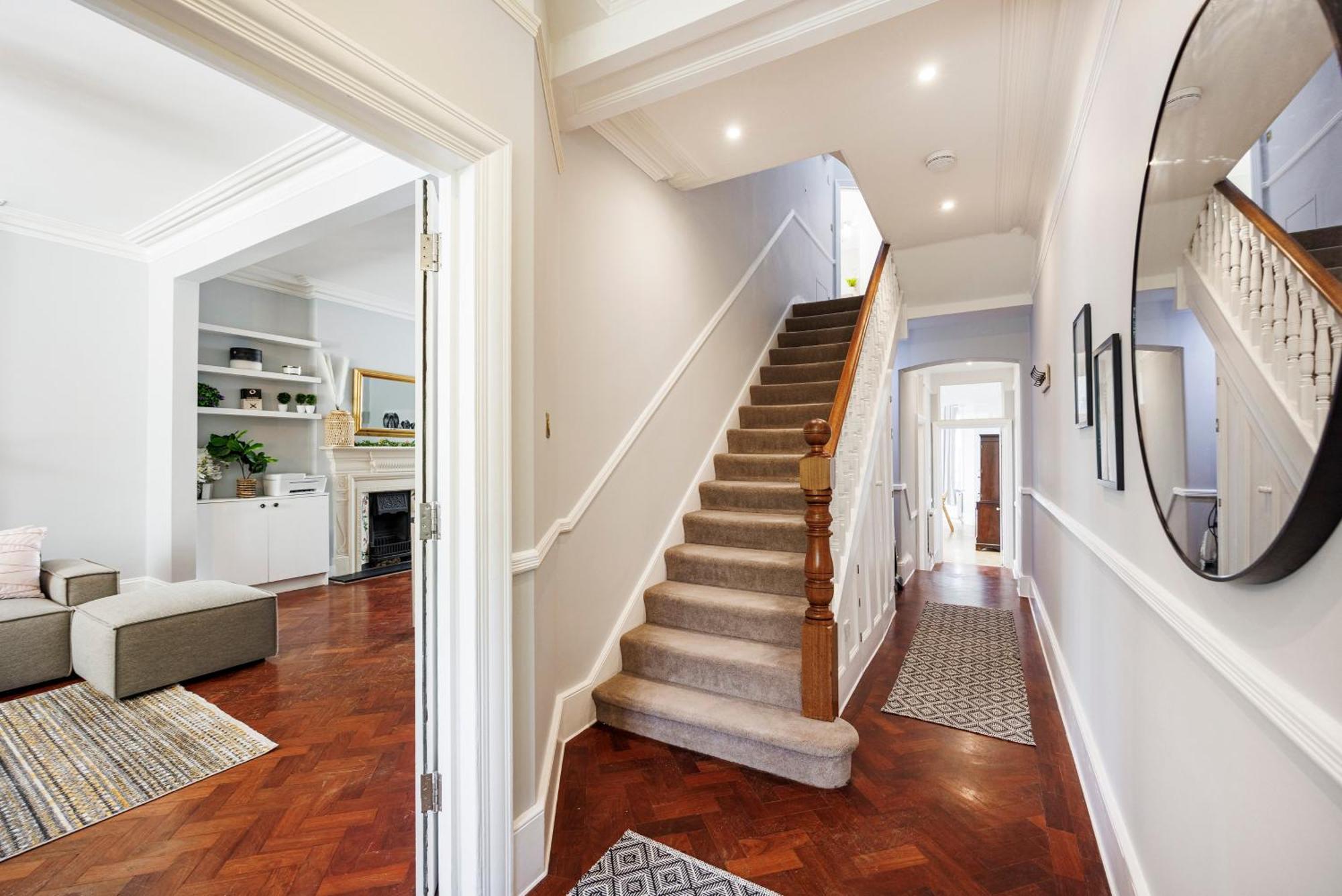 Vakantiehuis 6 Bedroom House By Av Acton Sleeps 11 Free Parking *