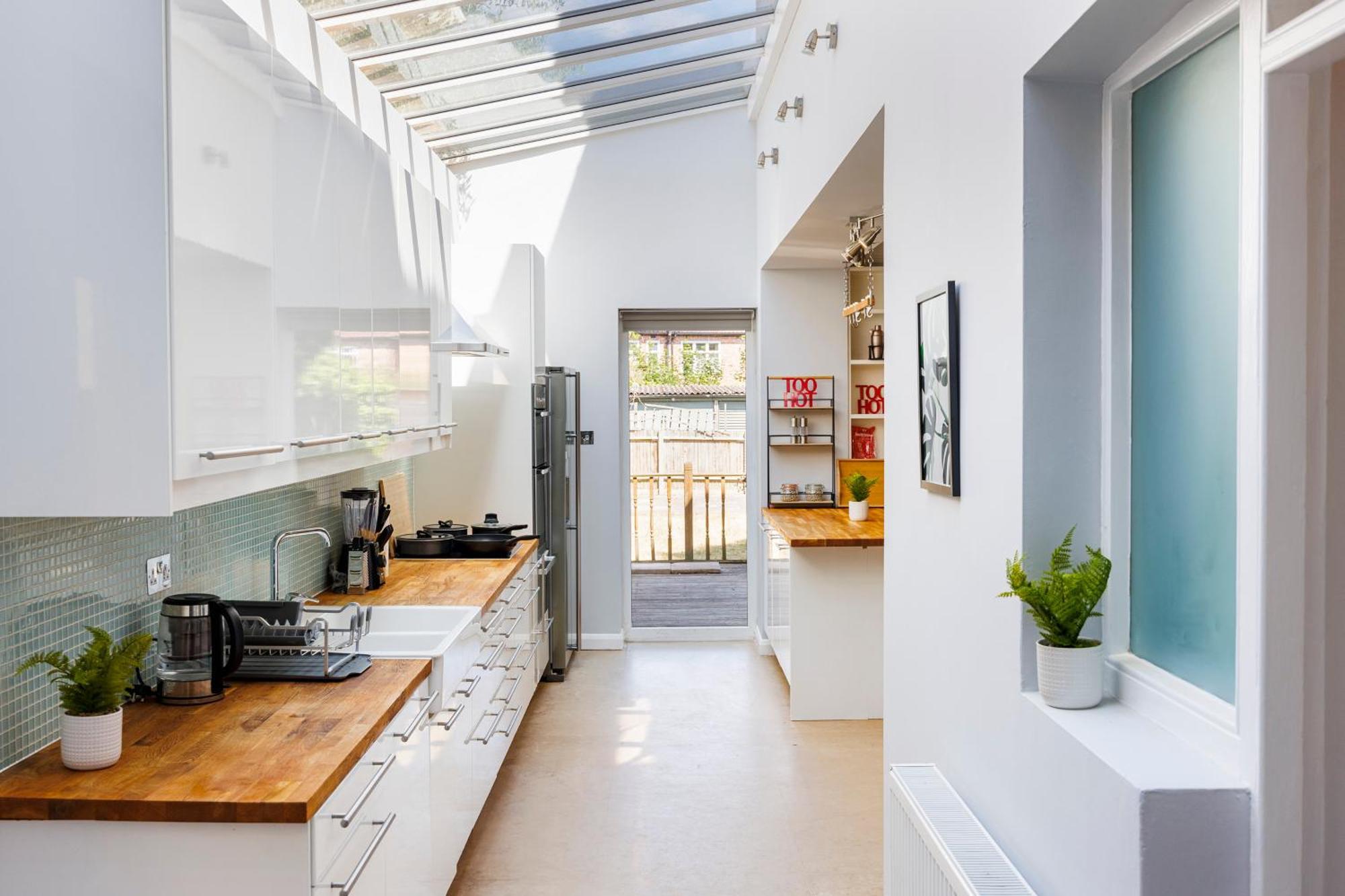 Vakantiehuis 6 Bedroom House By Av Acton Sleeps 11 Free Parking *